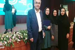 تقدیر از یکی از کارشناسان مامای شبکه بهداشت و درمان اسلامشهر به‌عنوان مامای نمونه کشوری